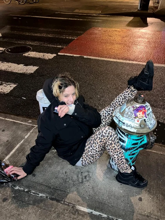 Charlotte Năstase spune că trăiește pe străzi. Foto Instagram