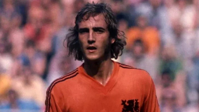 Johan Neeskens. CAPTURA: Youtube