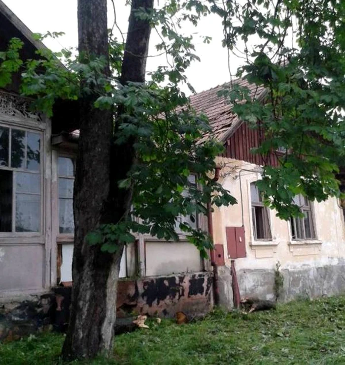 Casa memorială este închisă de mai mulţi ani din cauză stării avansate de degradare