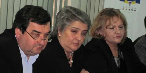 Reprezentanţii medicilor de familie spun că actele adiţionale încheiate pentru luna iunei sunt ilegale