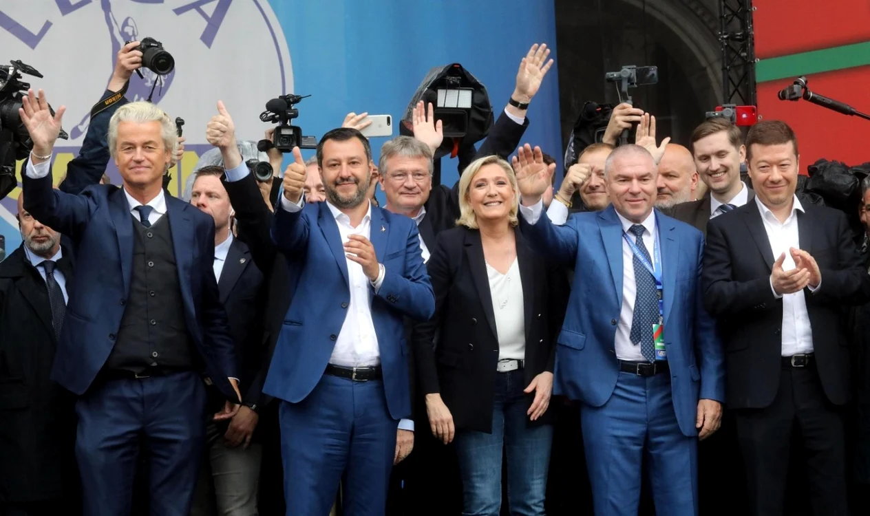 Liderul partidului Liga Matteo Salvini şi liderul Frontului Naţional Marine Le Pen la o întrunire cu şefii partidelor naţionaliste în 2019 FOTO EPA-EFE