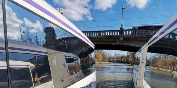 S-au reluat plimbările cu vaporaşele pe Bega FOTO Ş.Both