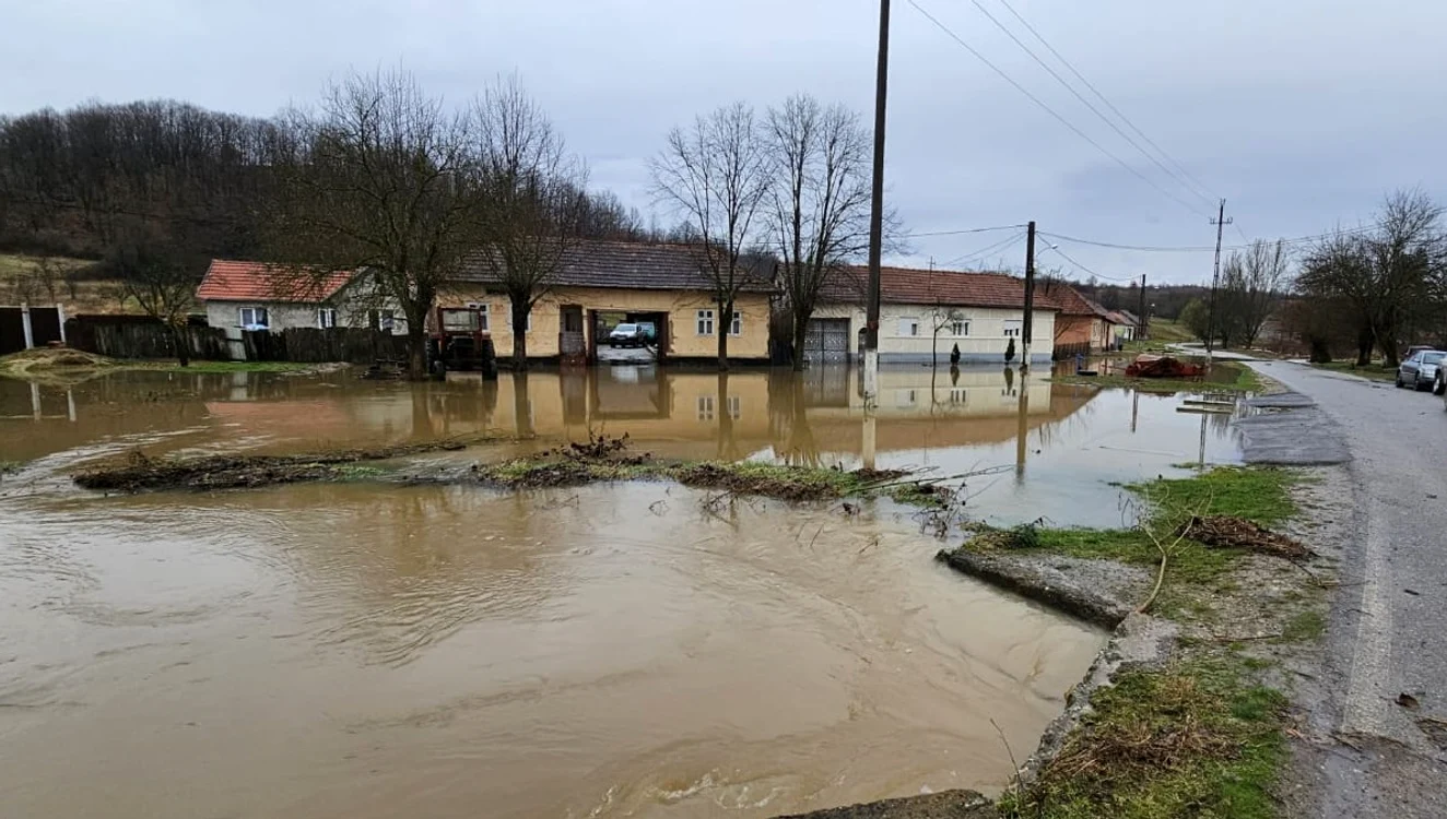 Inundații la Ohaba Română FOTO ABA Banat