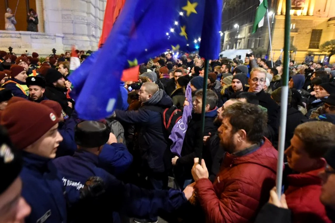 Cetățenii din Budapesta eu ieșit în stradă pentru a-și scanda nemuțumirileFoto AFP