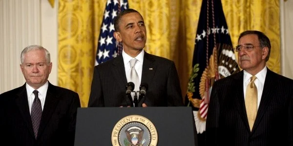 robert gates leon panetta