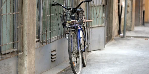 Bărbatul a uitat unde a lăsat bicicleta şi a spus că i-a fost furată