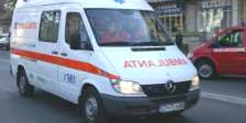 Ambulanţele au circulat non stop pe străzi