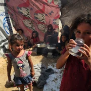 Condițiile în care trăiesc palestinienii fugiți din Gaza în al-Mawasi FOTO Profimedia 