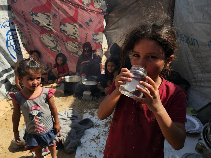 În Gaza, copii încă suferă de foame şi de sete, în lipsa ajutoarelor. FOTO: FOTO Profimedia 