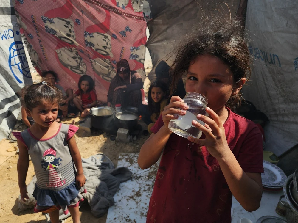 Israelul a ucis doi șoferi contractați de UNICEF, într-un punct de alimentare cu apă din Fâșia Gaza. Organizația anunță suspendarea activității în zonă