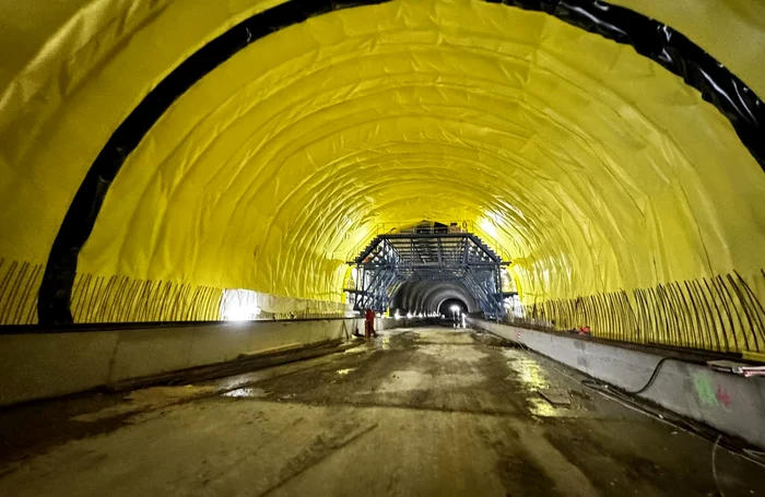 Lucrări în tunelul mare. Foto: DRDP Timișoara