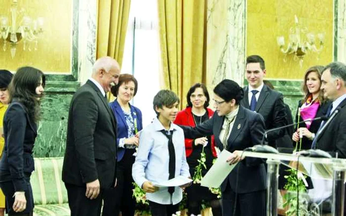 Anul trecut, fostul ministru Ecaterina Andronescu i-a premiat pe olimpici la Palatul Victoriei