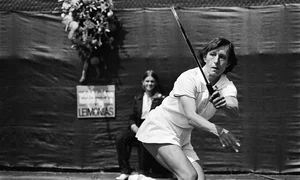 1280px Tennis Nederland tegen Verenigde Staten in Den Haag Navratilova in aktie, Bestanddeelnr 930 9118 jpg
