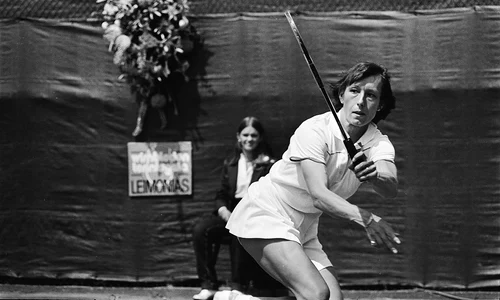 1280px Tennis Nederland tegen Verenigde Staten in Den Haag Navratilova in aktie, Bestanddeelnr 930 9118 jpg