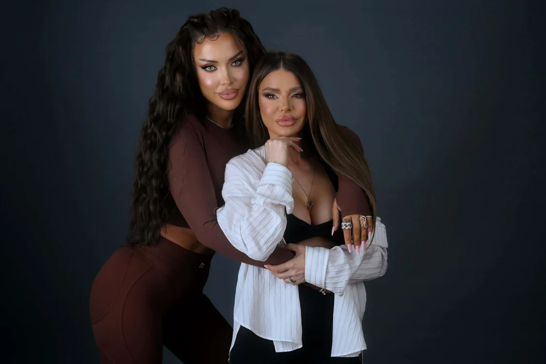 Loredana Chivu și Anamaria Mocanu FOTO Facebook / Asia Express