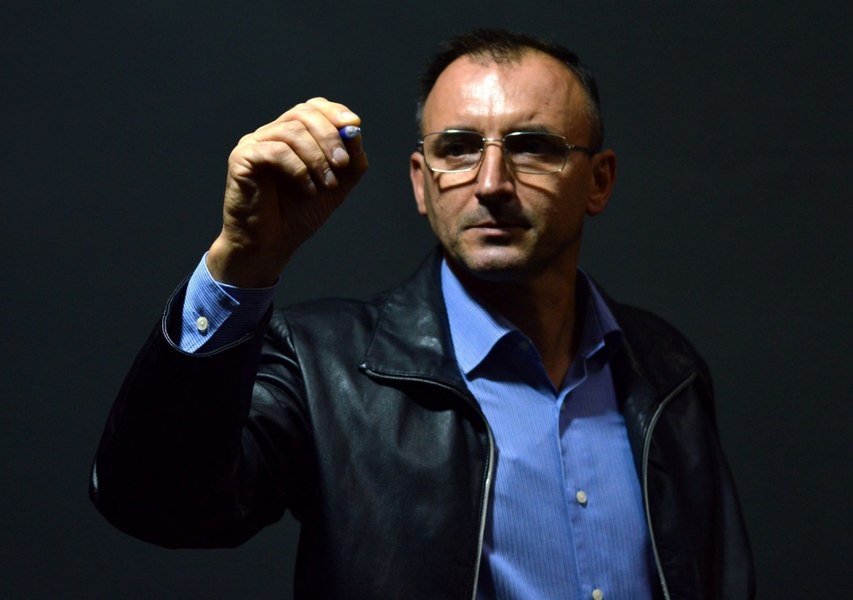 Poet român tradus în Ungaria. „Maghiarii stau mai bine decât noi cu piața de carte“