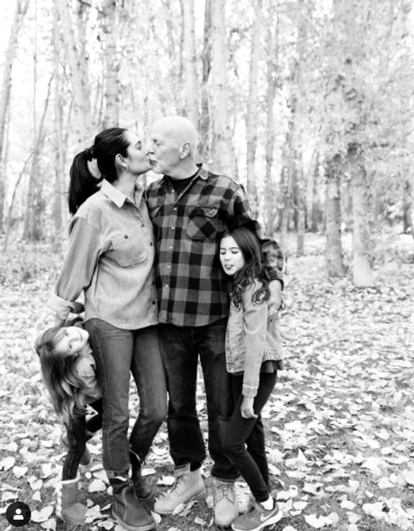 O familie minunată: Emma, Bruce, Mabel și Evelynfoto: Instagram