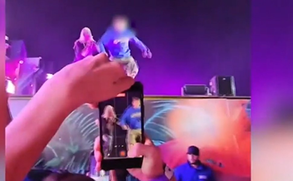 Adolescent rănit la „Beach, Please!”, după ce a fost pus de un rapper să sară de pe scenă. Reacția lui Selly: „Atitudine iresponsabilă”