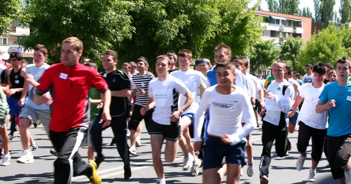 Elevii aliniaţi la start vor primi premii surpriză foto: Arhivă