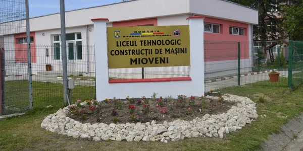 liceul tehnologic constructii de masini colibasi foto gazeta de mioveni jpg