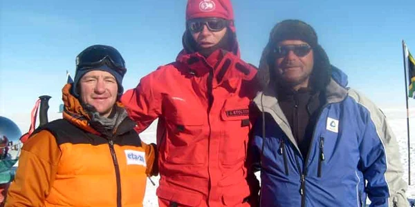 Coco Galescu și Romeo Dunca alături de  Jens Stoltenberg (din mijloc), premierul Norvegiei