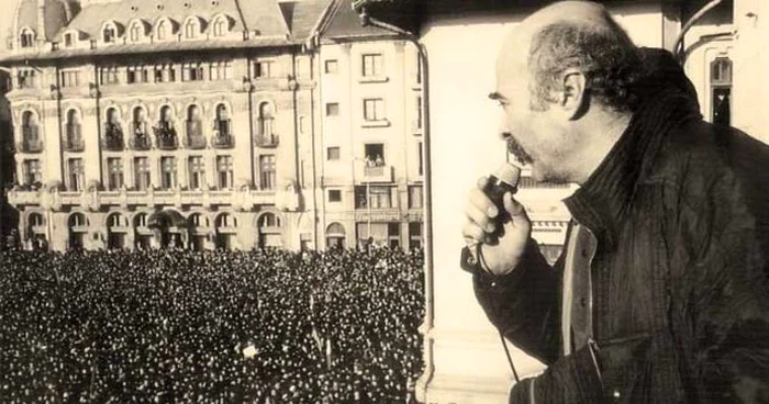   Fotografii: arhivă personală Toma Velici Au înnebunit oltenii revoluţionari şi Tudor Gheorghe le spunea să fie cuminţi