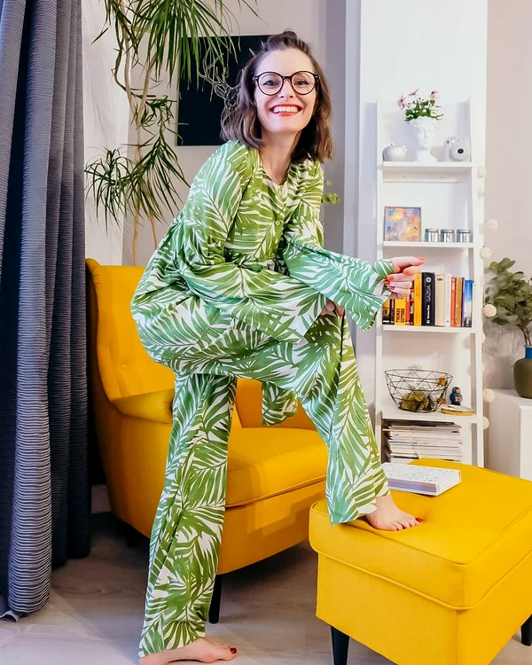 Iată o altă pijama la modă cusută în atelierul din Prahova