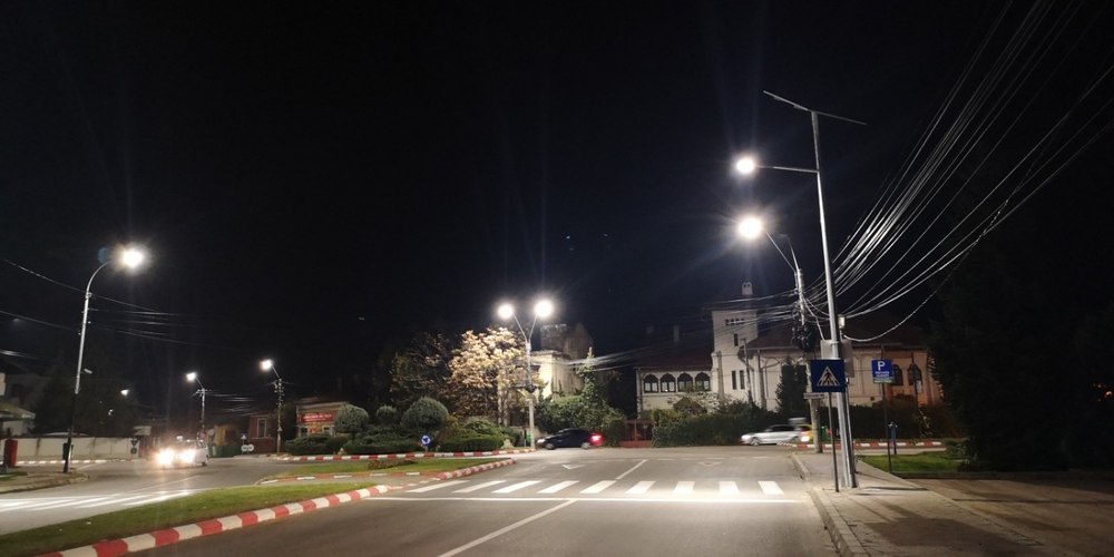 Iluminatul public ținut pe loc de o contestație. Primăria Alba Iulia, obligată de instanță să reevalueze oferta câștigătoare