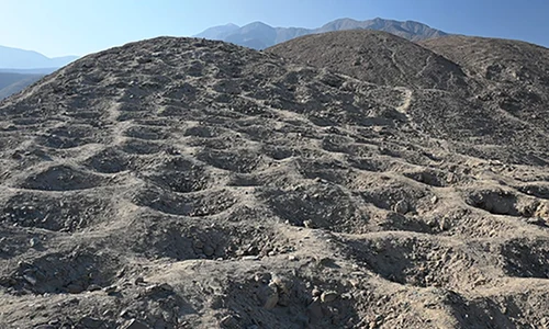 „Banda de Gropi” de pe Monte Sierpe (© C. Stanish; Antiquity Publications Ltd; CC BY 4.0)