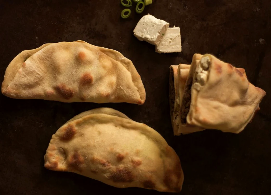 Paine naan umpluta cu branza sau carne jpeg