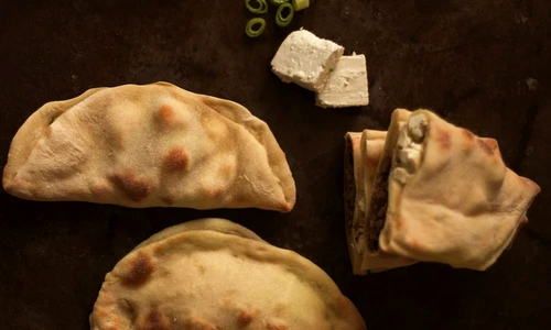 Paine naan umpluta cu branza sau carne jpeg