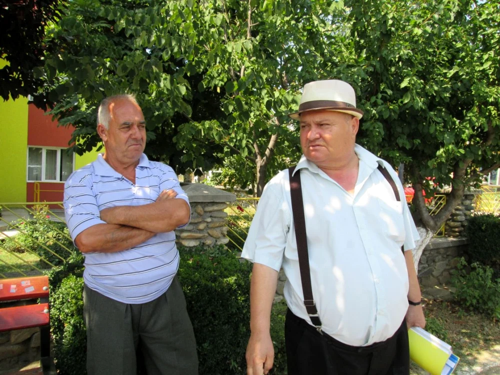 Oamenii nemulţumiţi s-au plâns primarului Chelcea Vintilă. Foto Adevărul