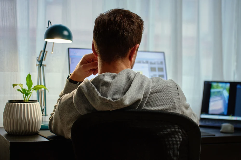 Bărbat cercetat după ce a susținut pe internet că strânge bani pentru asasinarea lui Nicușor Dan. „Fă un bine țării”