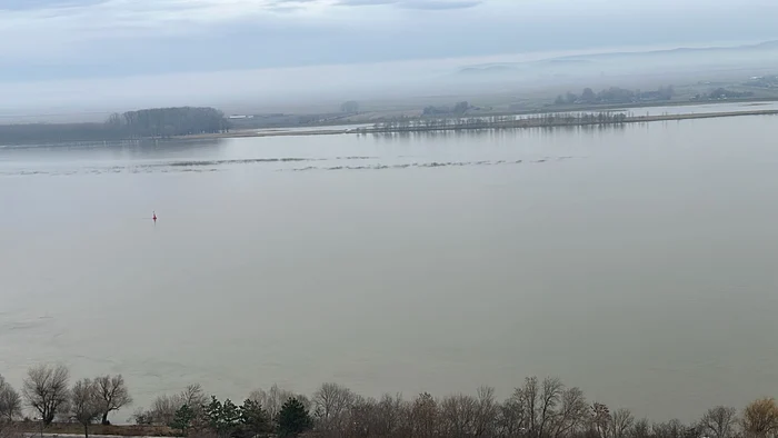 Limba de nisip, acoperită de ape FOTO: C. Mazilu