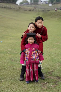Prințul Ugyen, Prințesa Sonam și Prințul Jigme Namgyel. FOTO: Casa Regală bhutaneză