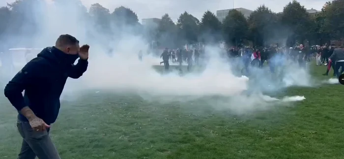 Violențe la protestul anti-imigrație din Haga. FOTO: Twitetr