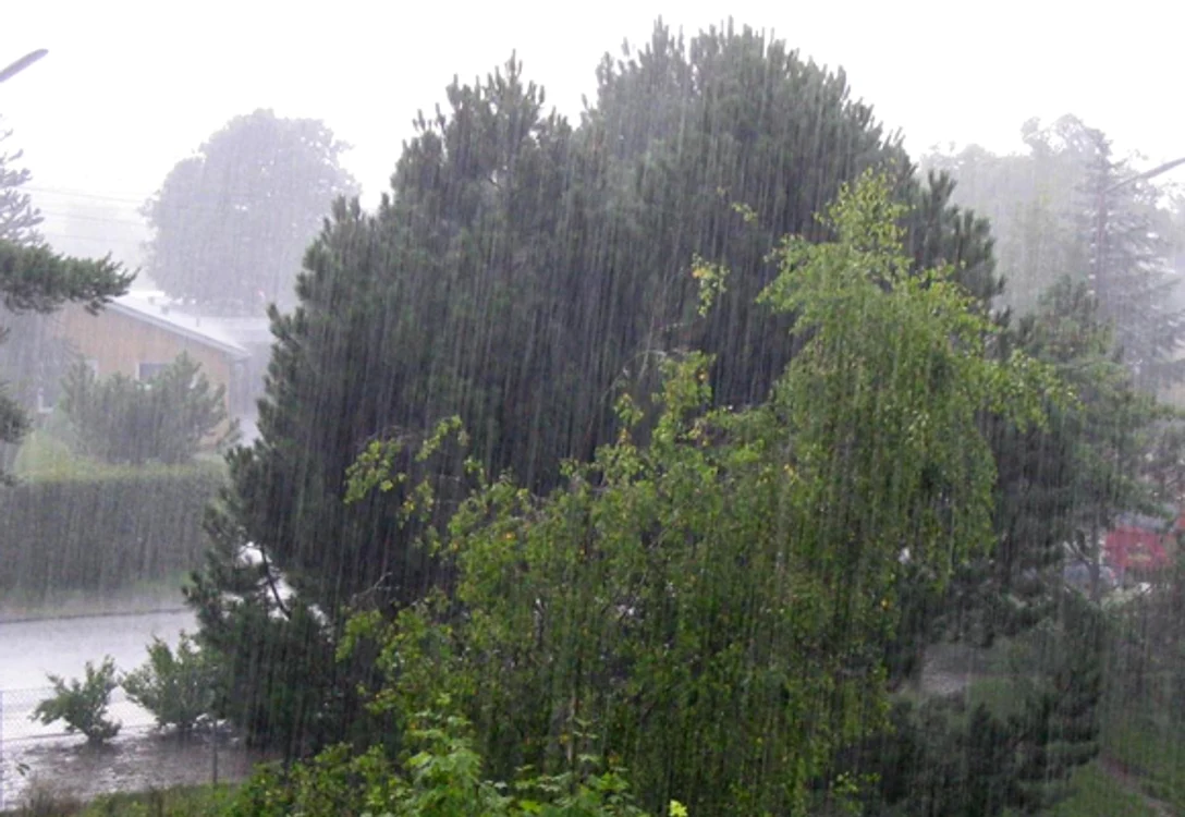 În zonele montane în acest weekend vom avea parte de precipitații sub formă de ploaie și se vor semnala și descărcări electricefoto: Click!
