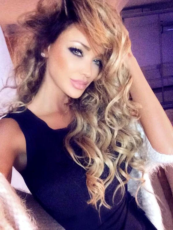 
    Bianca a revenit la blondul care a consacrat-o în showbizFOTO: Arhiva personală  