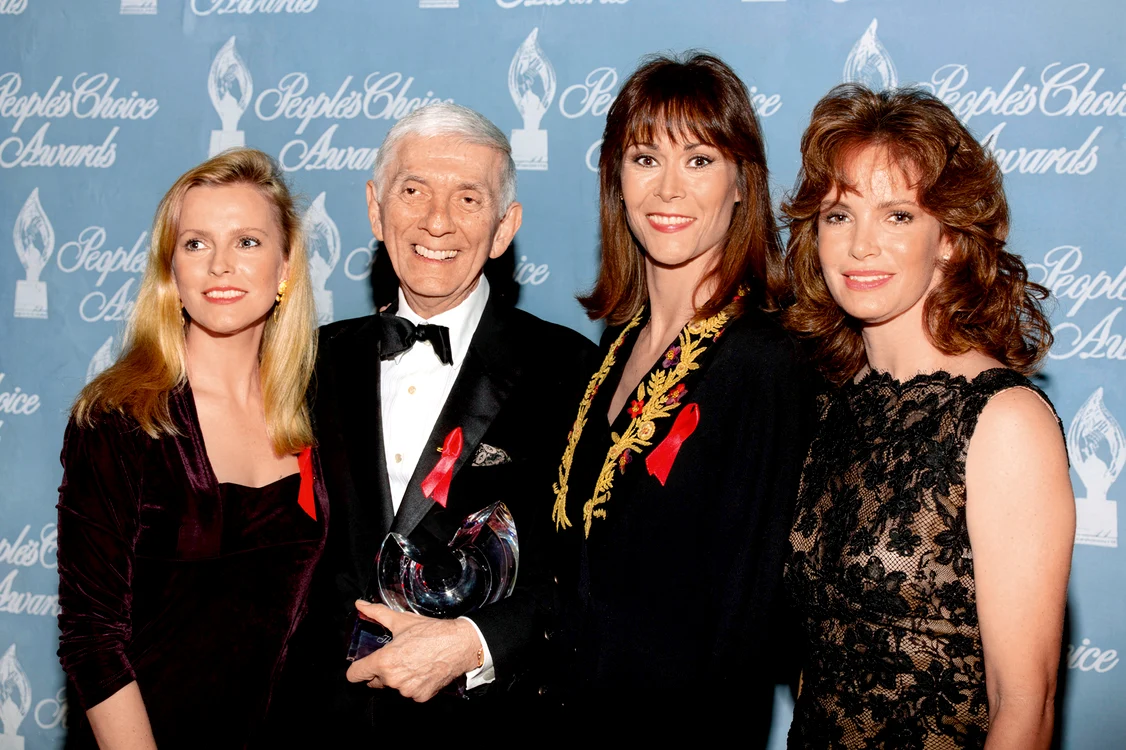 Cele trei actrițe alături de creatorul Charlie’s Angels, Aaron Spelling, la un eveniment din 1992