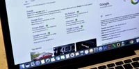 Google Search laptop Apple Macbook Pro FOTO Shutterstock