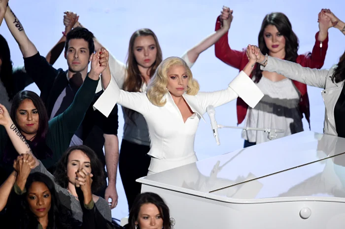 
    Lady Gaga, în timpul reprezentației sale la gala premiilor Oscar 2016Foto: Getty Images  