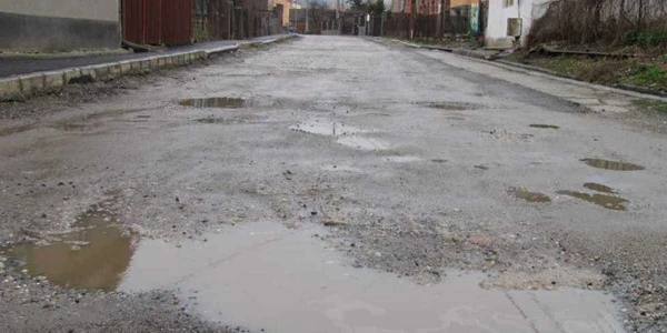străzi