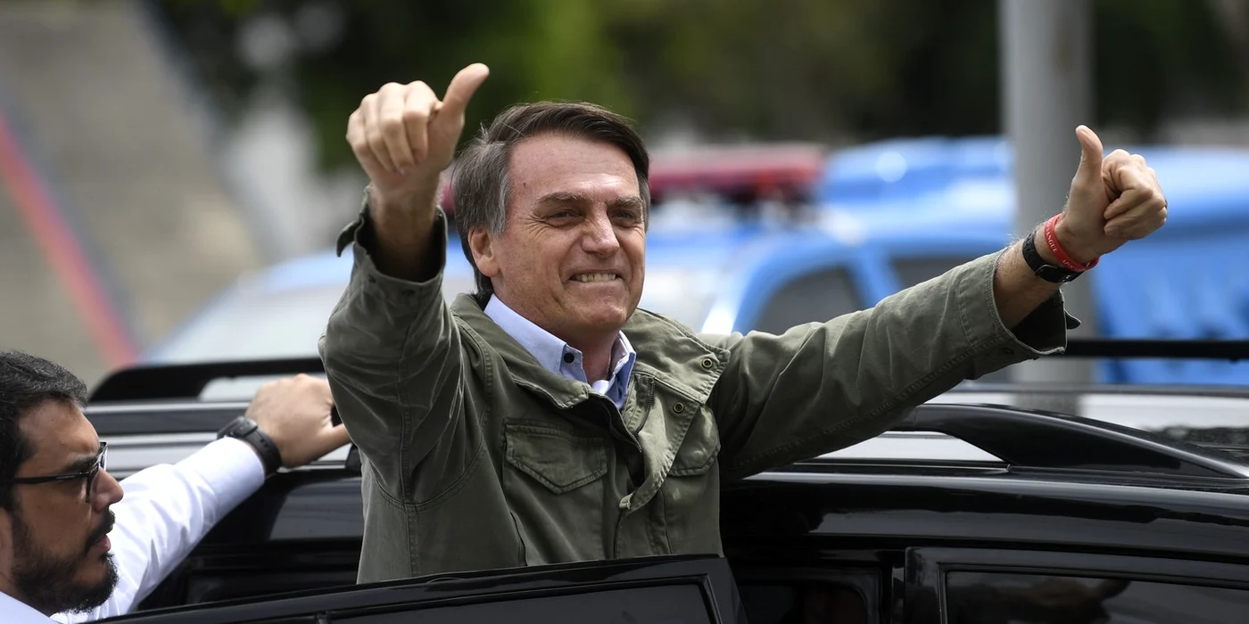 
    Jair Bolsanaro a sărbătorit victoria alături de simpatizanţii săiFoto:Getty   