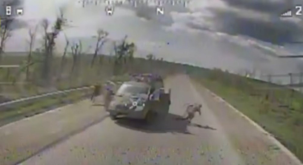 Dronele kamikaze ale Kievului fac ravagii printre forțele Rusiei. Nimic nu scapă: camioane, tancuri, vehicule blindate VIDEO