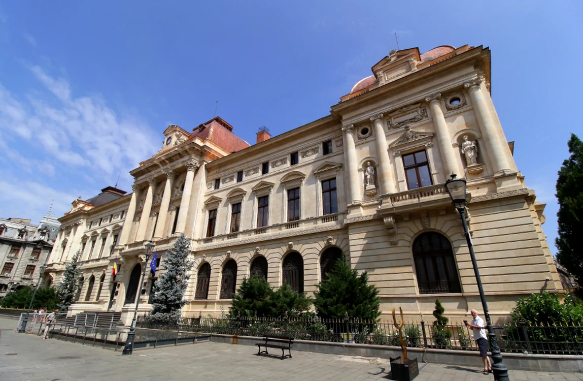 
    Vechiul sediu al BNR a fost ridicat în 1900 și are intrarea dinspre LipscaniFoto:Shutterstock  