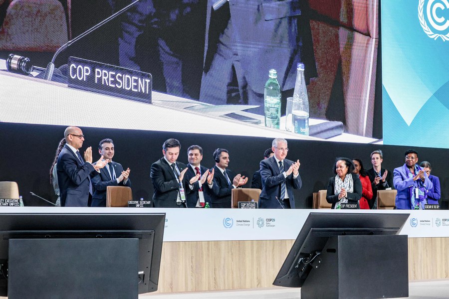 Acord la COP29. Țările în curs de dezvoltare primesc 300 de miliarde de dolari anual pentru combaterea schimbărilor climatice. Reacții amestecate