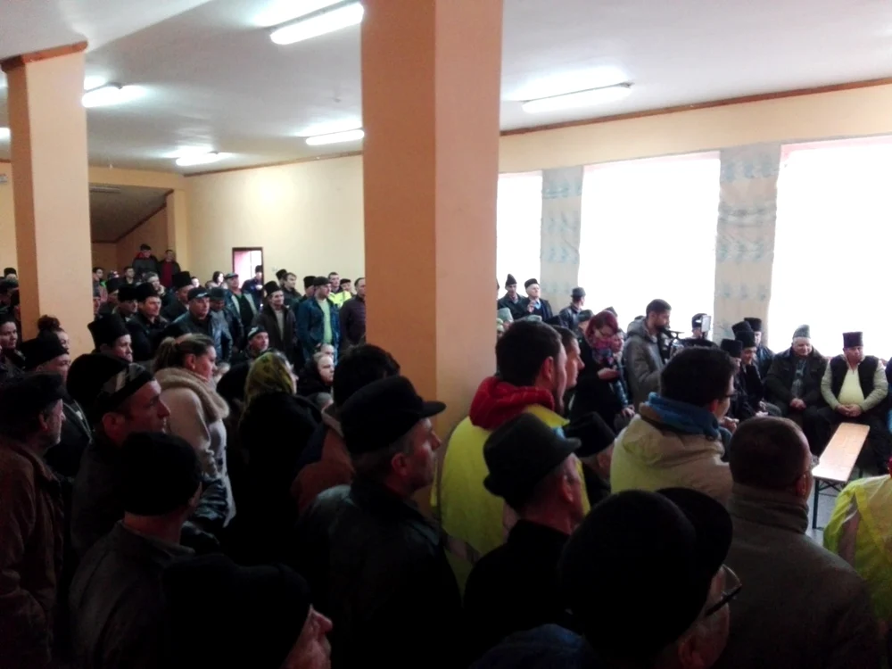 La întâlnirea de la Berbeşti a participat tot satul   Sursa FOTO: Instituţia Prefectului Maramureş