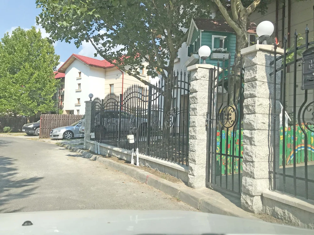 2018. Gardul de fier forjat a devenit un obstacol pentru eventualii hoţi