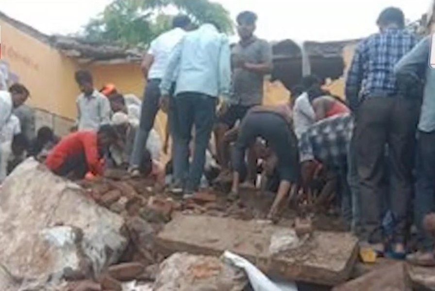 V Indiji se je porušila šola, umrlo je najmanj sedem otrok