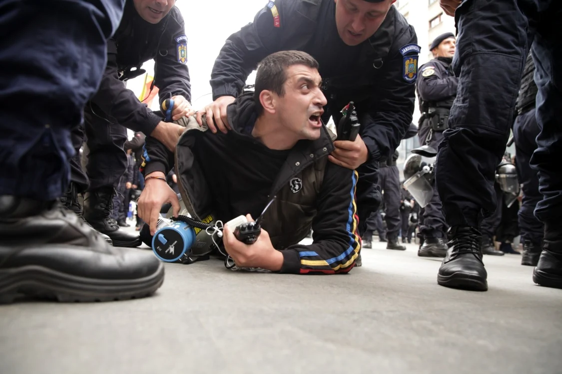 George Simion a fost reţinut ieri, pentru câteva ore, pentru tentativa de a forţa cordonul de jandarmi FOTO Inquam Photos / Liviu Florin Albei